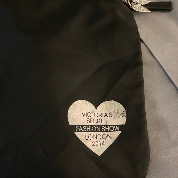 Victoria's Secret Fashion Show London 2014 Limited Edition Duffle Bag - Picture 4 of 6